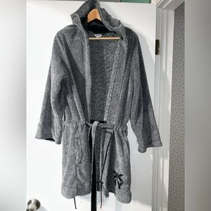 DKNY Plush Robe SZ S Small & Black W/Hood Pockets Logo Loungewear Leisure EUC